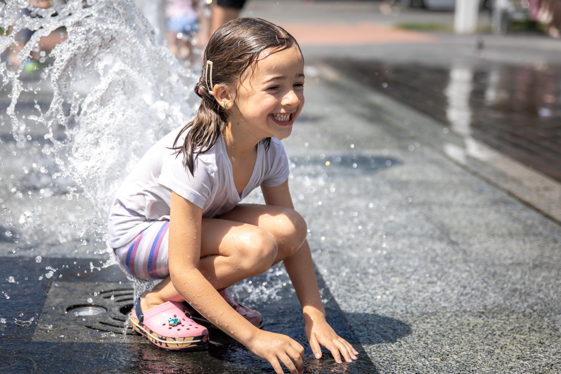 happy-little-girl-among-splashes-water-city-fountain